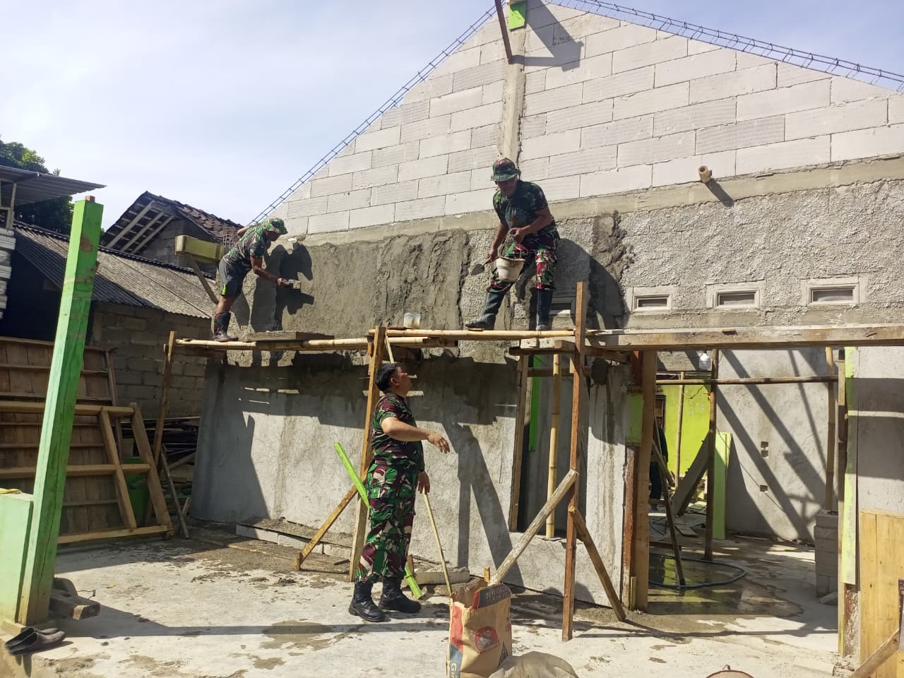 TMMD Reguler ke-129 Kodim 0714 Salatiga, Progres Rumah Tidak Layak Huni Bapak Fajar Arifin Kian Menunjukkan Hasil