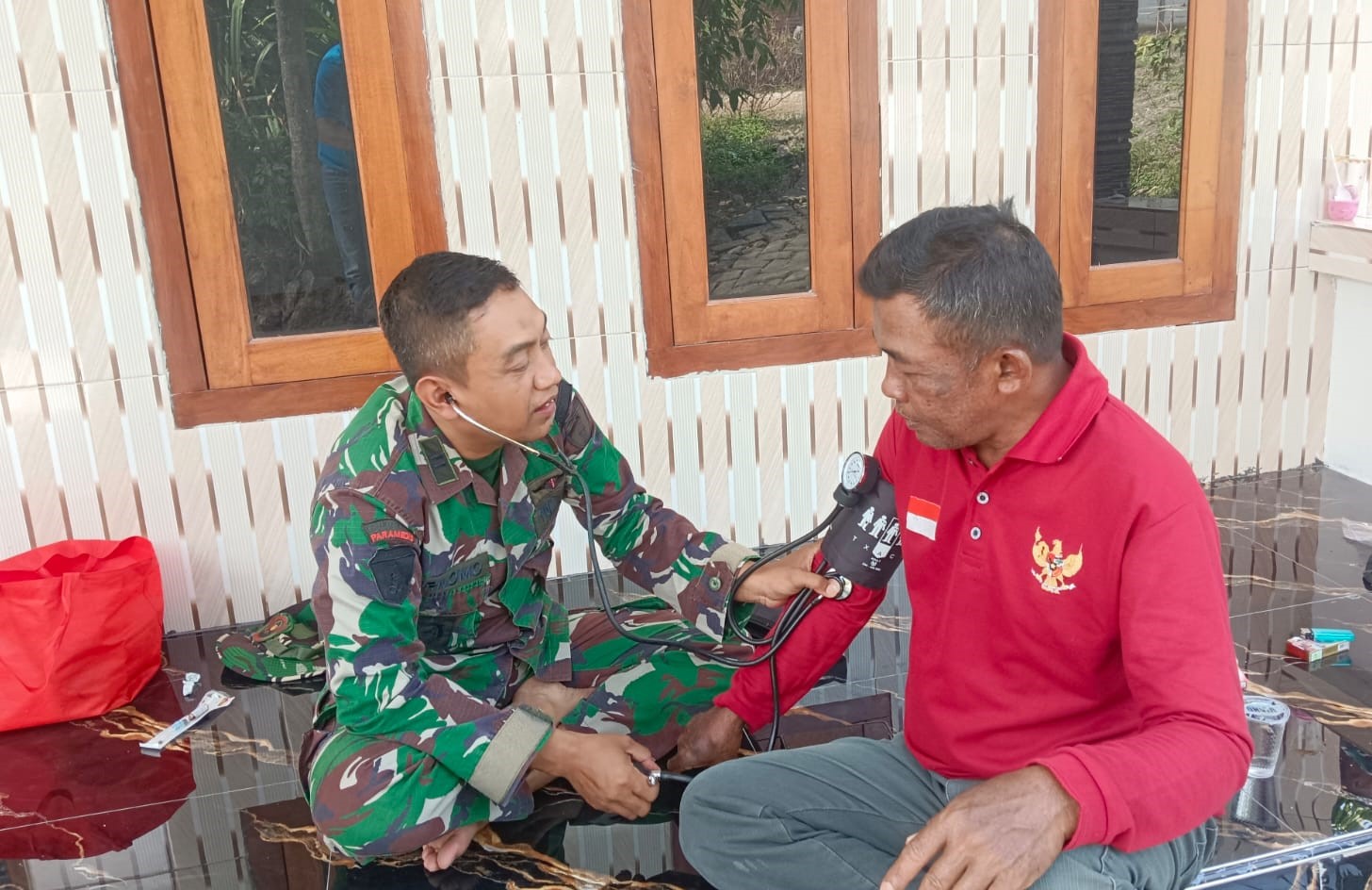TMMD ke-129 Kodim 0813 Bojonegoro Hadirkan Senyum Sehat Warga Lewat Layanan Kesehatan Gratis