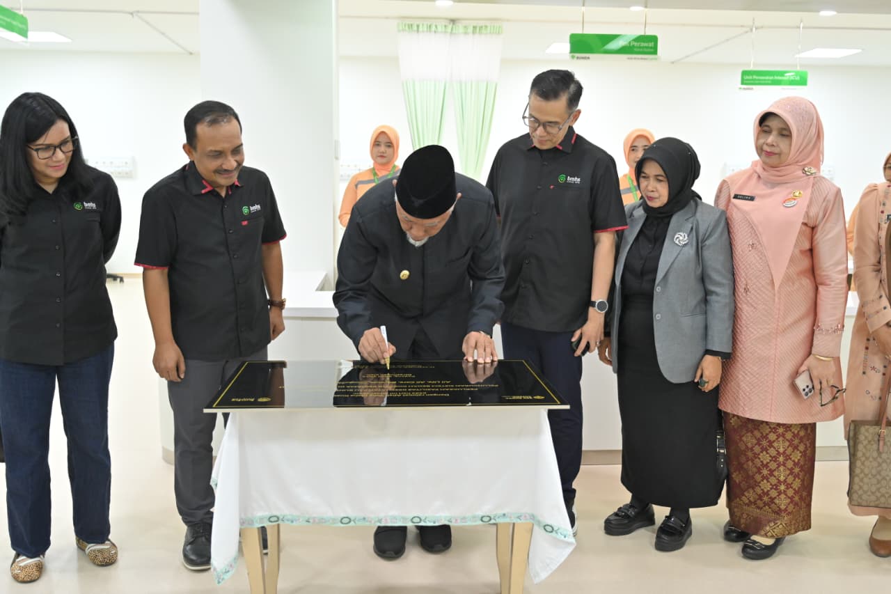 Tinjau Gedung Baru RSU Bunda Padang, Gubernur Mahyeldi Ansharullah : Bedah Robotik Jadi Lompatan Besar Layanan Kesehatan Sumatera Barat