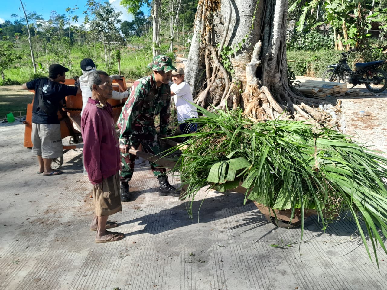 Usia Senja, Bapak Warno Jumingan Tetap Gigih Mencari Nafkah