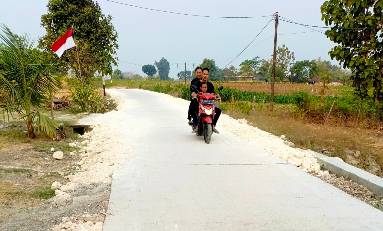 Akses Mulus, Ekonomi Terakselerasi, Jalan Cor Beton TMMD ke-129 Kodim 0813 Bojonegoro di Kedungpandan Tuntas 100 Persen