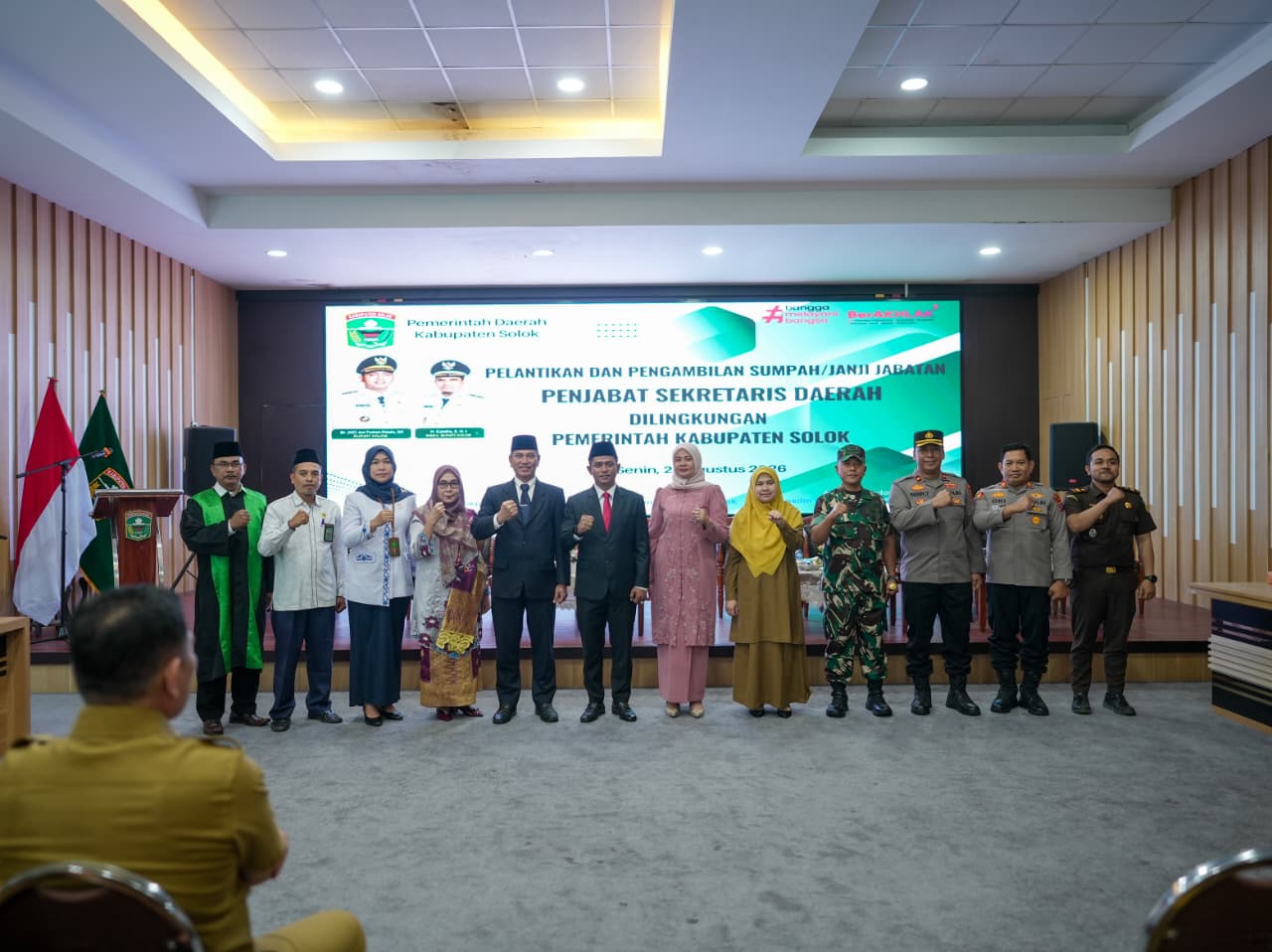 Bupati Solok Jon Firman Pandu Lantik Masheri Yanda Boy sebagai Pejabat Sekretaris Daerah