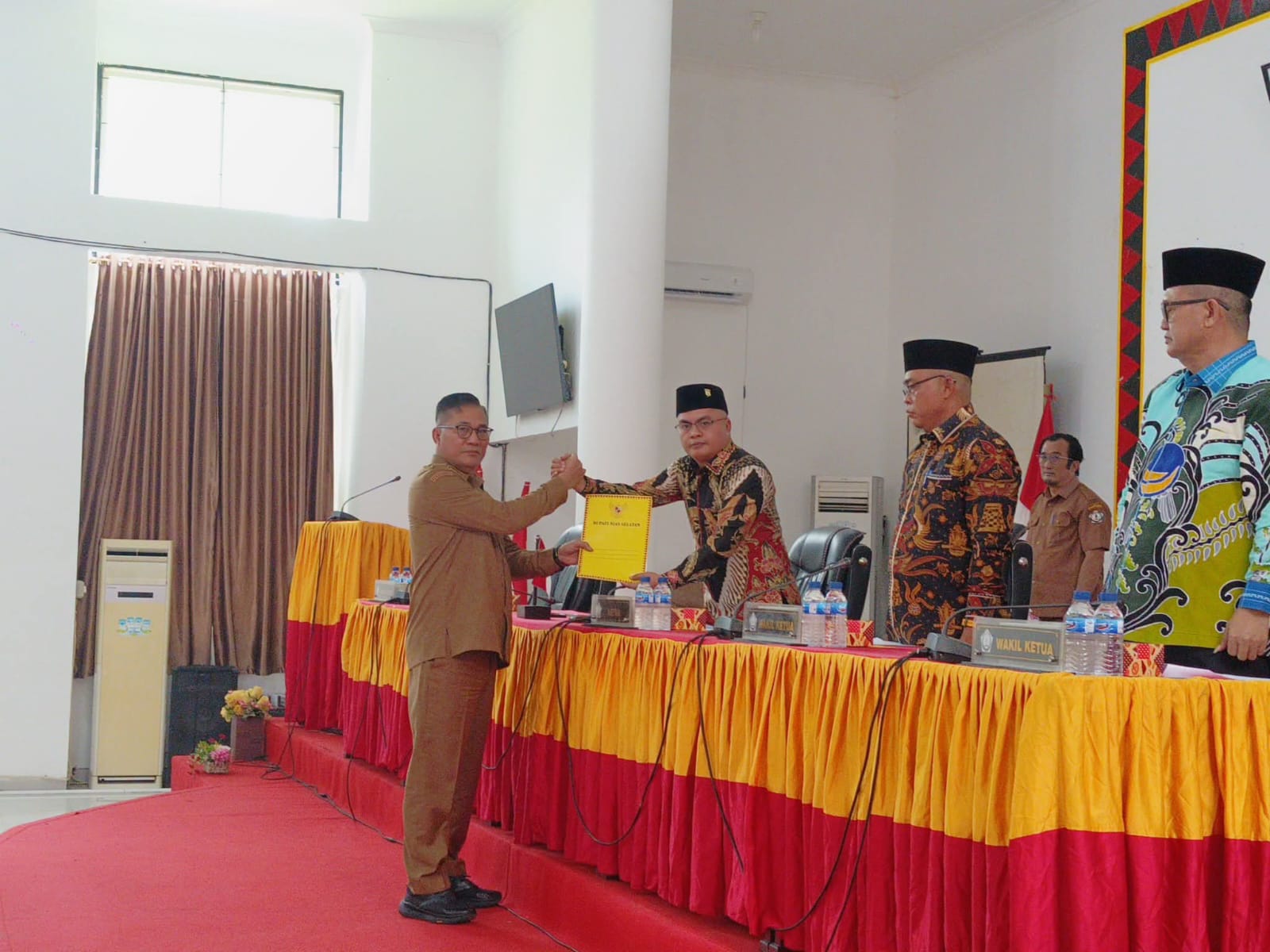 Dua Agenda Penting, Bupati Nias Selatan Hadiri Rapat Paripurna DPRD Tahun 2026