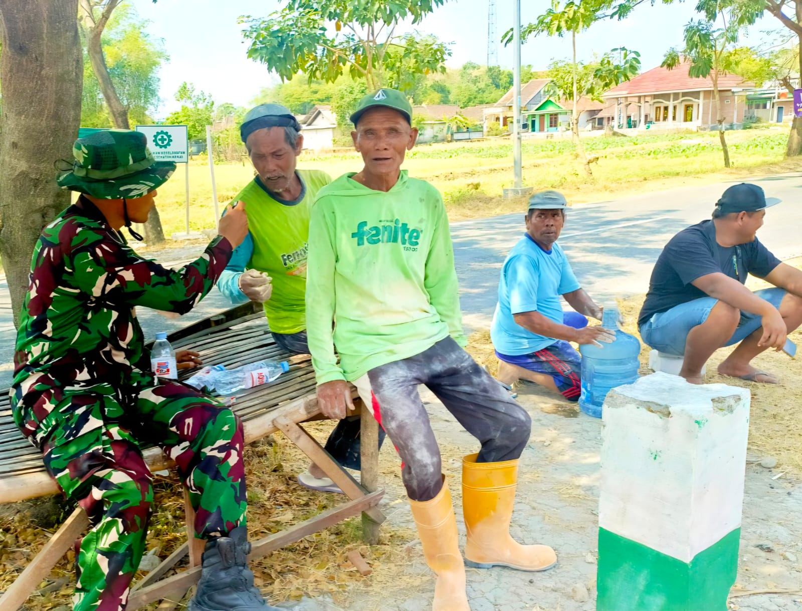 Jaga Warisan TMMD ke-129 Kodim 0813 Bojonegoro, Babinsa Kesongo Ajak Warga Rawat Hasil Pembangunan