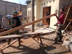 Kayu Diolah, Teras Dibangun, Semangat Tak Pernah Memudar mewarnai Pengabdian TMMD Reguler ke-129 Kodim 0714 Salatiga Kayu Diolah, Teras Dibangun, Semangat Tak Pernah Memudar mewarnai Pengabdian TMMD Reguler ke-129 Kodim 0714 Salatiga