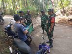 Kedekatan Dansatgas TMMD Reguler ke-129 Kodim 0714 Salatiga dengan Warga Desa Cukil, Wujud Nyata Kemanunggalan TNI dan Rakyat Kedekatan Dansatgas TMMD Reguler ke-129 Kodim 0714 Salatiga dengan Warga Desa Cukil, Wujud Nyata Kemanunggalan TNI dan Rakyat