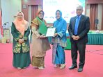 Kembangkan Edukasi Gigi Anak Berbasis Website, Ketua DWP Sumbar Arymbi Pujiastuty Raih Doktor