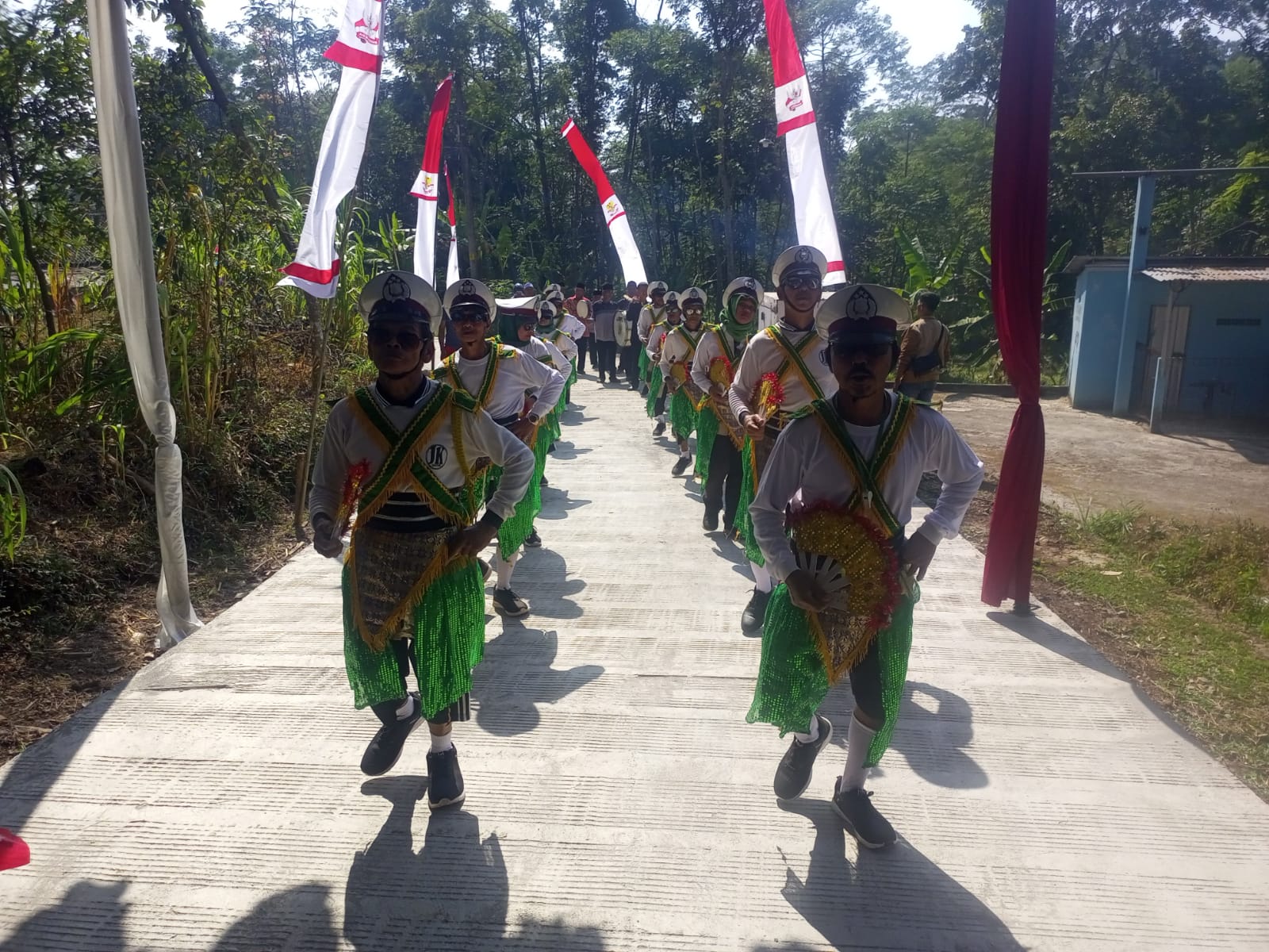 Kesenian Tradisional Semarakkan Peresmian Jalan Hasil TMMD Reguler ke-129 Kodim 0714 Salatiga