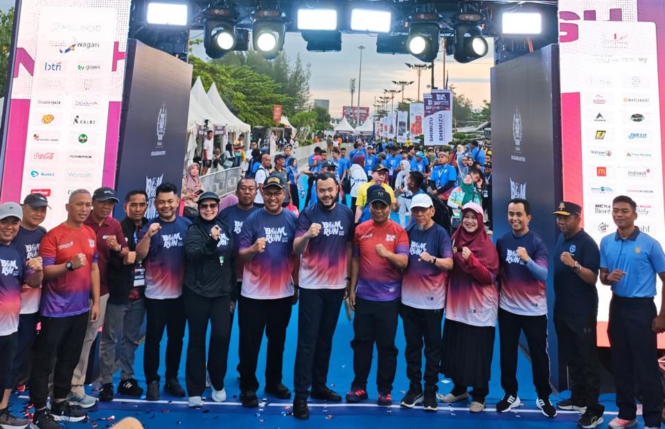 Lepas Race Day BOM Run 2026, Sekda Sumbar Arry Yuswandi Apresiasi Konsistensi IKASMANTRI Dorong Sport Tourism