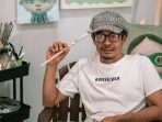 Lukisan Neo Surealis Riki Antoni Merefresentasikan Manusia, Tumbuhan dan Hewan Secara Konsisten Terjalin Menyampaikan Subjek Nilai-nilai Kehidupan Lukisan “Neo Surealis” Riki Antoni Merefresentasikan Manusia, Tumbuhan dan Hewan Secara Konsisten Terjalin Menyampaikan "Subjek Nilai-nilai Kehidupan"