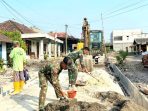 Menembus Terik Demi Pelosok Desa, Satgas TMMD ke-129 Kodim 0813 Bojonegoro dan Warga Kesongo Wujudkan Drainase Bebas Banjir