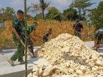 Menyulam Asa di Ujung Beton Kesongo, Ketika Peluh Satgas TMMD ke-129 Kodim 0813 Bojonegoro dan Warga Menyatu Tanpa Kenal Hari Libur Menyulam Asa di Ujung Beton Kesongo, Ketika Peluh Satgas TMMD ke-129 Kodim 0813 Bojonegoro dan Warga Menyatu Tanpa Kenal Hari Libur
