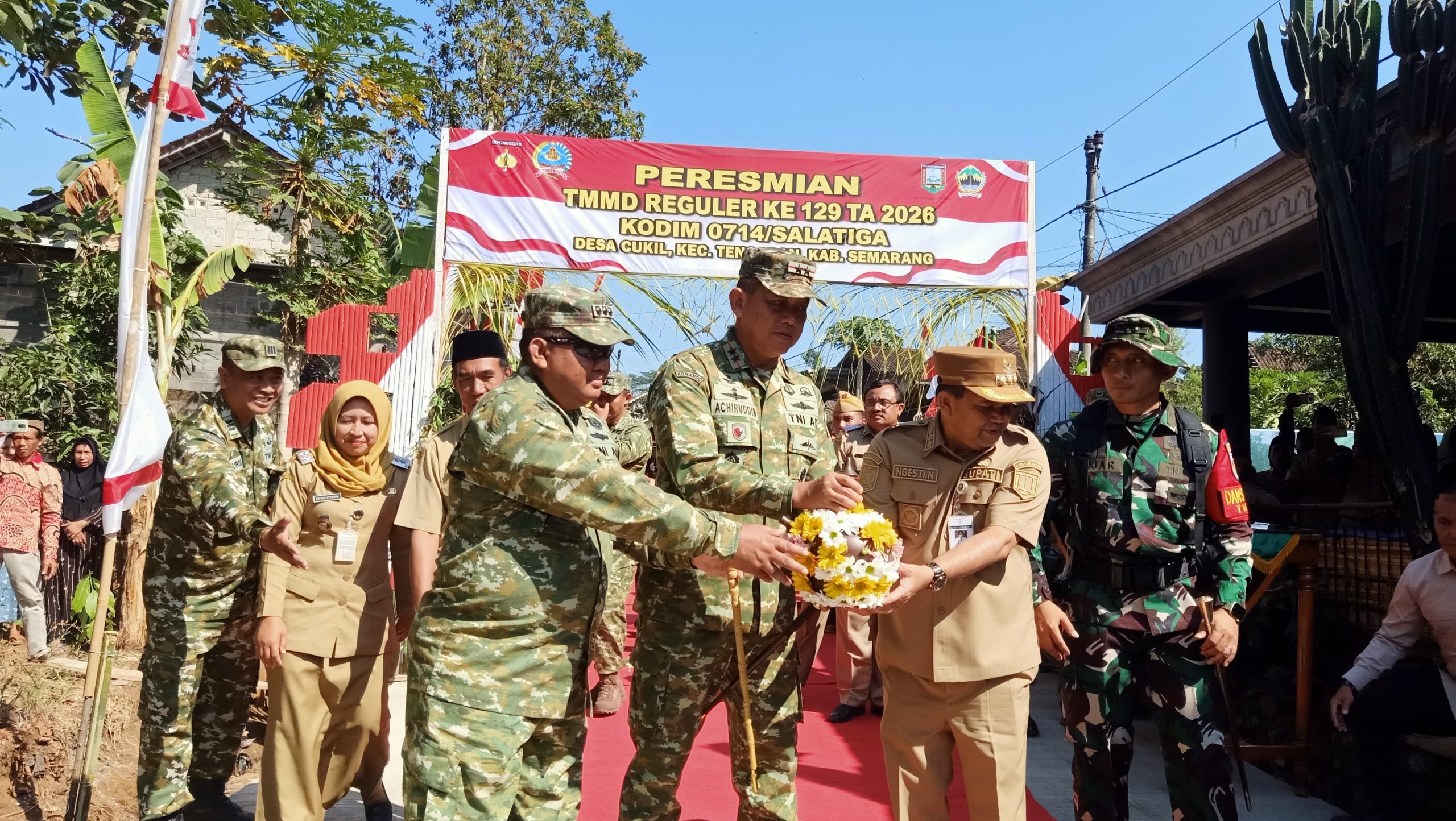 pangdam-iv-diponegoro-resmi-tutup-tmtmmd-reguler-ke-129-kodim-0714-salatiga-jejak-pengabdian-abadi-di-desa-cukil