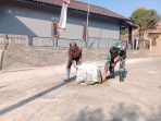 Pengecatan Watu Lumpang, Warisan Leluhur Dusun Gompyong Kini Tampil Lebih Terhormat di Tengah Pembangunan TMMD Pengecatan Watu Lumpang, Warisan Leluhur Dusun Gompyong Kini Tampil Lebih Terhormat di Tengah Pembangunan TMMD