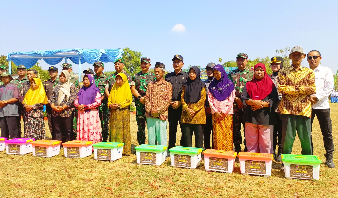 Penutupan TMMD ke-129 Kodim 0813 Bojonegoro di Kesongo Diwarnai Aksi Sosial Sembako