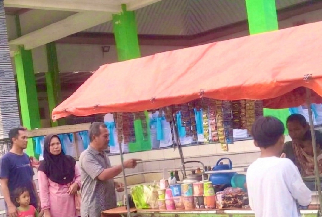 Senyum Manis Lapak Mbak Mike Saat TMMD ke-129 Kodim 0813 Bojonegoro Dobrak Ekonomi Desa Kesongo