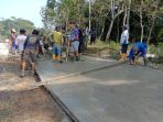 TMMD Reguler ke-129 Kodim 0714 Salatiga, Di Bawah Mentari Pagi, Kebersamaan Mengukir Jalan Harapan di Dusun Kaliwarak