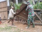 TMMD Reguler ke-129 Kodim 0714 Salatiga, Gotong Royong Warga dan TNI Bongkar Bangunan Kayu di Desa Cukil TMMD Reguler ke-129 Kodim 0714 Salatiga, Gotong Royong Warga dan TNI Bongkar Bangunan Kayu di Desa Cukil
