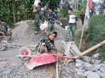 TMMD Reguler ke-129 Kodim 0714 Salatiga, Laju Pengecoran Jalan Kembali Lancar, Angkong Rusak Segera Diperbaiki TMMD Reguler ke-129 Kodim 0714 Salatiga, Laju Pengecoran Jalan Kembali Lancar, Angkong Rusak Segera Diperbaiki