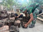 TMMD Reguler ke-129 Kodim 0714 Salatiga, Menjembatani Generasi, Mbah Haji Sarto (74) dan Prada Rio Anggara (20) Bergotong Royong Menyiapkan Genteng untuk Rumah Harapan Ibu Sri Wudyatun