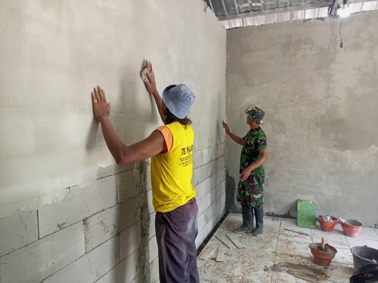 TMMD Reguler ke-129 Kodim 0714 Salatiga, Menyempurnakan Harapan, Tahap Akhir Rumah Tidak Layak Huni Bapak Pujiono Terus Dikebut