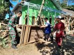 TMMD Reguler ke-129 Kodim 0714 Salatiga Rehab Rumah Tidak Layak Huni TNI dan Warga Gotong Royong Bersihkan Sisa Material TMMD Reguler ke-129 Kodim 0714 Salatiga Rehab Rumah Tidak Layak Huni TNI dan Warga Gotong Royong Bersihkan Sisa Material