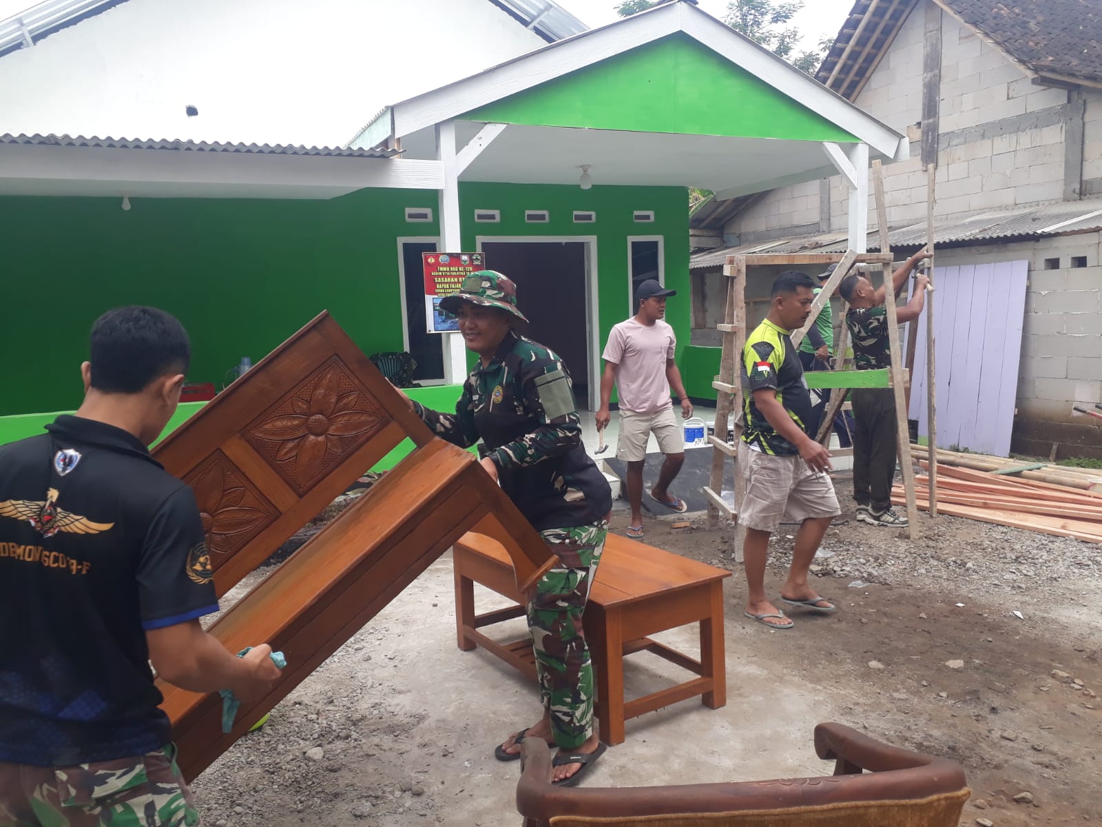 TMMD Reguler ke-129 Kodim 0714 Salatiga, Satgas Finishing RTLH dan Serah Terima Rumah Milik Bapak Fajar Arifin