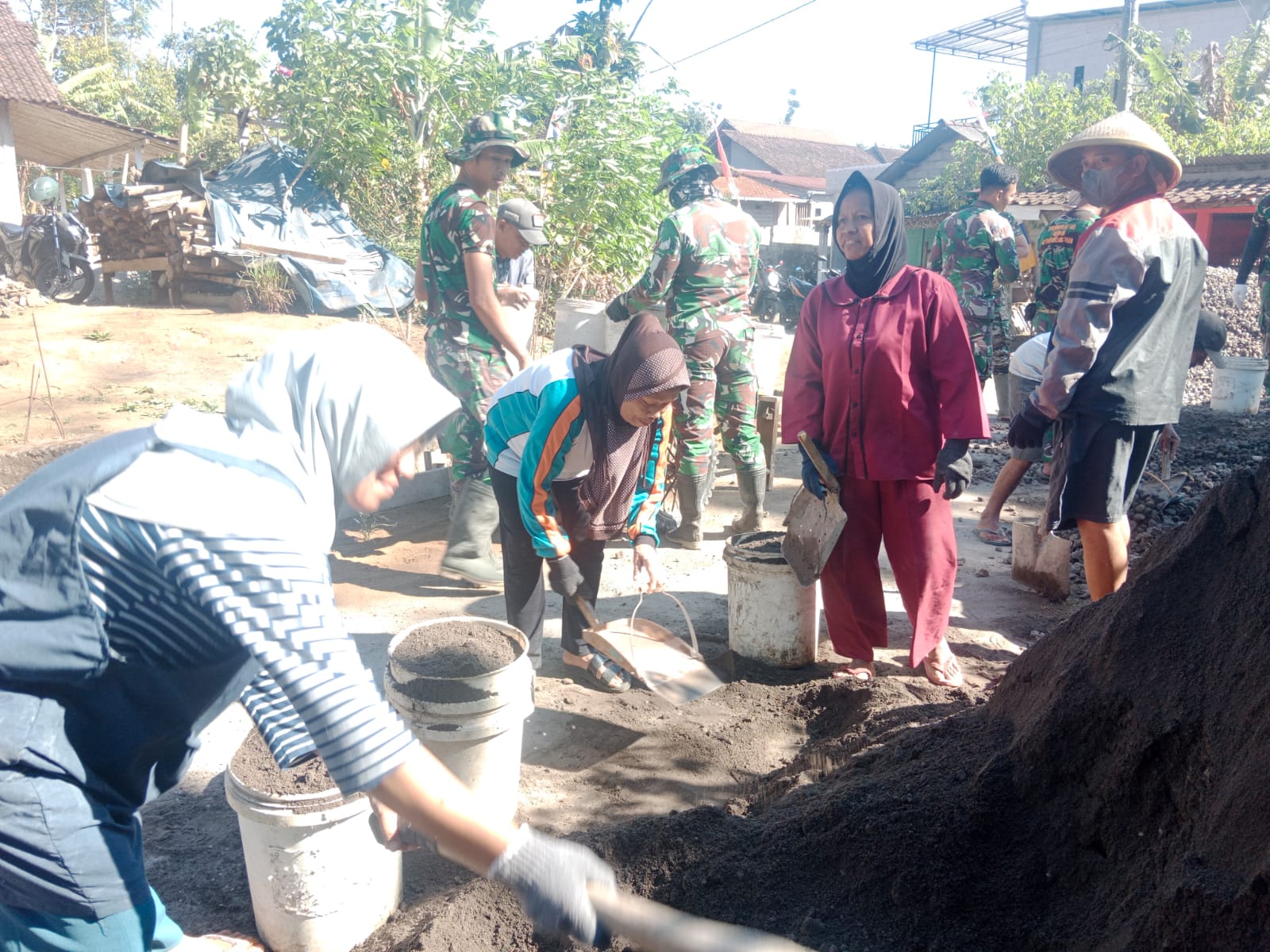 TMMD Reguler ke-129 Kodim 0714 Salatiga, Tiga Srikandi Gompyong, Bukti Perempuan Garda Terdepan Pengabdian