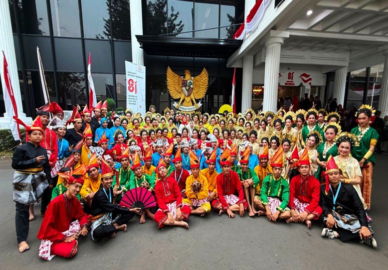 im Kesenian Tarian Kolosal Makasar “Maek Ri Mangkasara” Meriahkan HUT RI ke 81 di Istana Negara, Senin 17 Agustus 2026