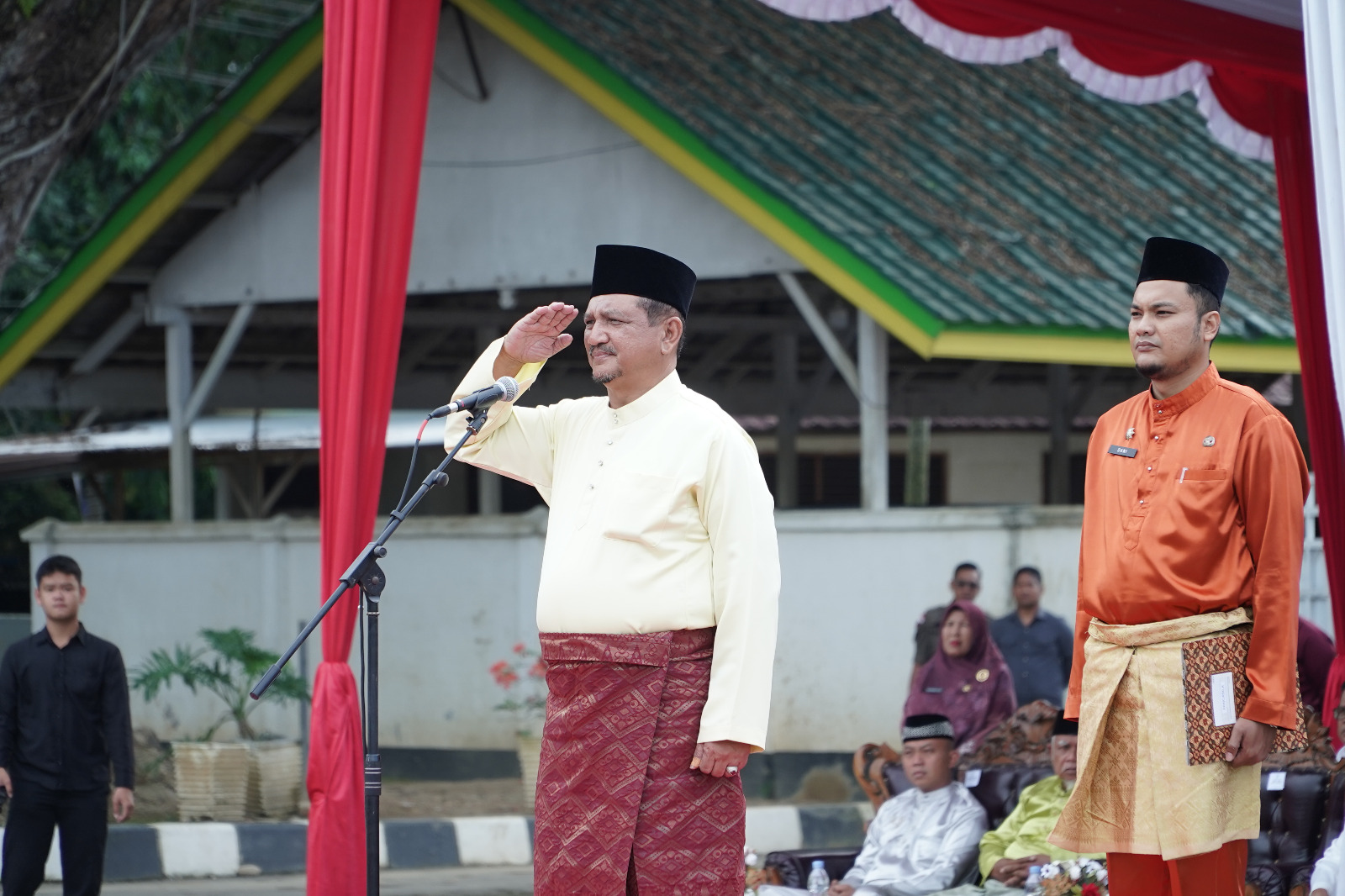 Bupati Aceh Tamiang Armia Pahmi Apresiasi Pendidik dan Peserta Didik Berprestasi di Hardikda ke-67