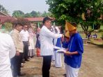 Pemerintah Kabupaten Padang Pariaman Serahkan Seragam Gratis, Hadirkan Senyum Siswa dan Ringankan Beban Orang Tua Pemerintah Kabupaten Padang Pariaman Serahkan Seragam Gratis, Hadirkan Senyum Siswa dan Ringankan Beban Orang Tua