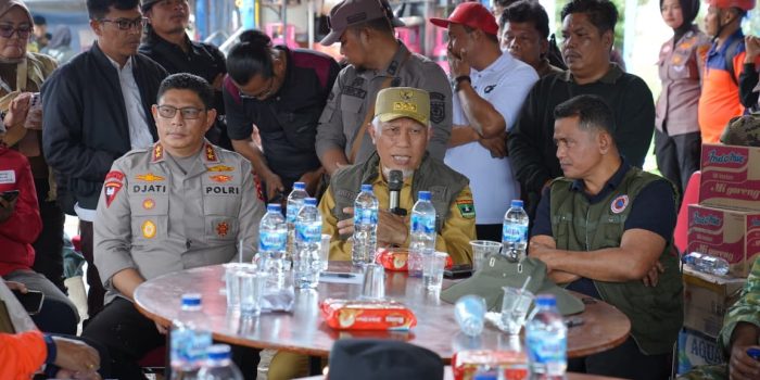 Tinjau Langsung Banjir Bandang Solok, Mahyeldi Ansharullah Fokuskan Penanganan pada Keselamatan Warga dan Percepatan Pemulihan