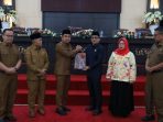 Wali Kota Solok Ramadhani Kirana Putra Sampaikan Nota Keuangan dan Ranperda Perubahan APBD 2026 Wali Kota Solok Ramadhani Kirana Putra Sampaikan Nota Keuangan dan Ranperda Perubahan APBD 2026