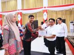Bupati John Kenedy Azis Ajak Generasi Muda Perangi Narkoba dalam Penyuluhan GEBU Minang Bupati John Kenedy Azis Ajak Generasi Muda Perangi Narkoba dalam Penyuluhan GEBU Minang