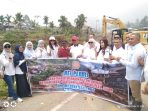 Bupati Solok Jon Firman Pandu Hadiri Peletakan Batu Pertama Pembangunan Rumah Bantuan DPD REI Sumbar untuk Korban Galodo Di Arosuka Bupati Solok Jon Firman Pandu Hadiri Peletakan Batu Pertama Pembangunan Rumah Bantuan DPD REI Sumbar untuk Korban Galodo Di Arosuka