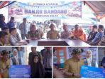 Bupati Solok Jon Firman Pandu Serahkan Bantuan untuk Korban Galodo Arosuka Bupati Solok Jon Firman Pandu Serahkan Bantuan untuk Korban Galodo Arosuka