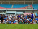 Sawahlunto Runner-up Sepak Bola Porprov XVI, Riyanda Putra Serahkan Bonus Atlit