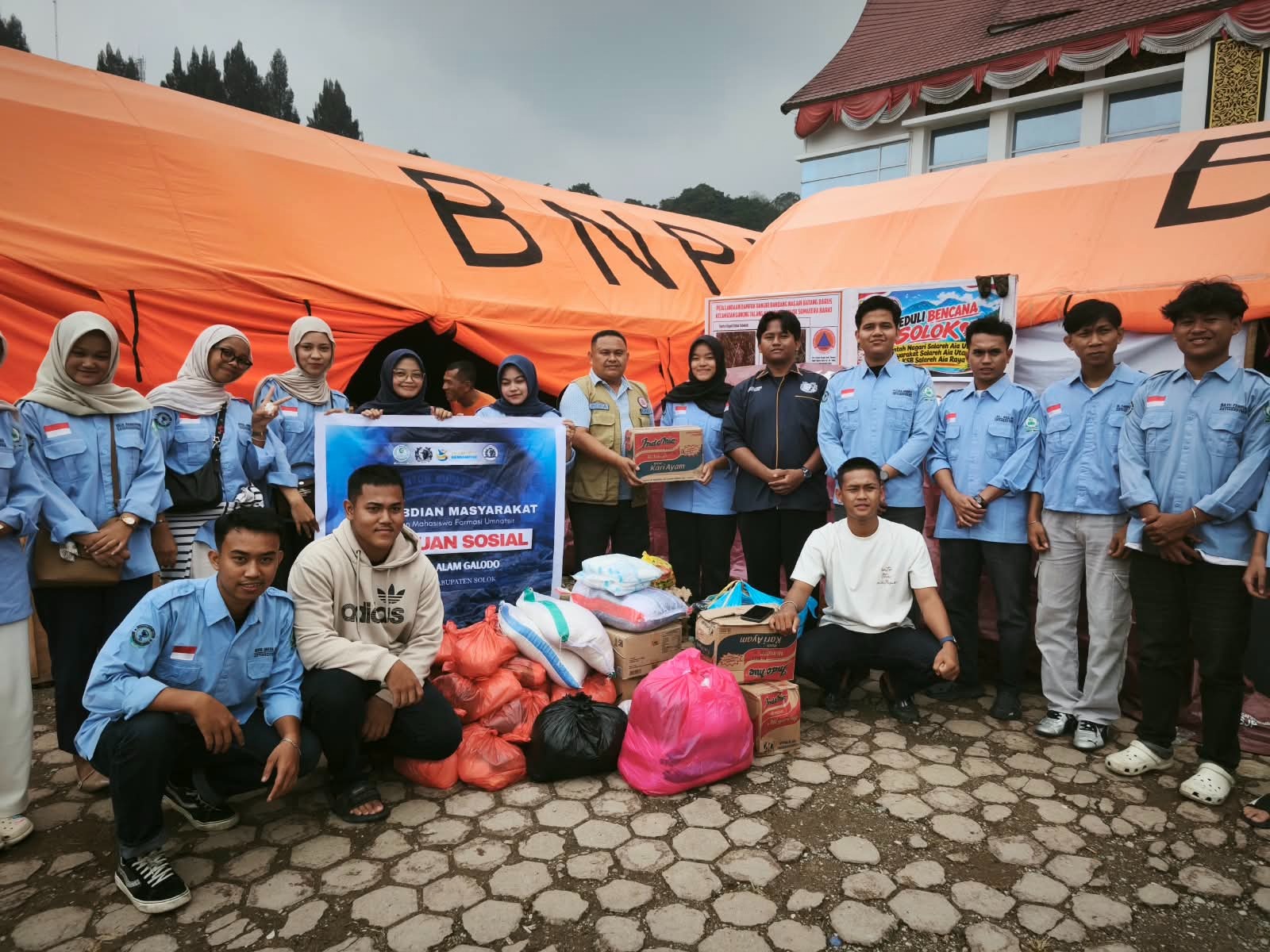 Universitas Muhammad Nasir Bukittinggi Salurkan Bantuan untuk Korban Galodo Solok
