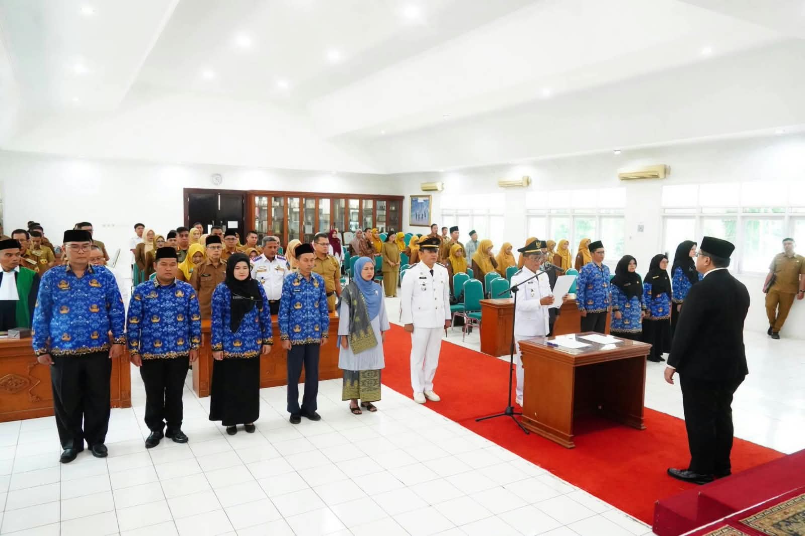 Wabup Tanah Datar Ahmad Fadly Lantik Para Pejabat dan Serahkan SK Kepala Sekolah